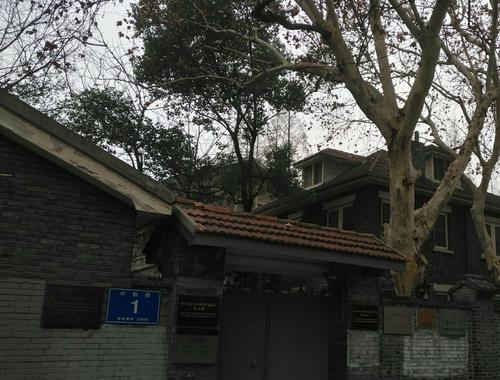 《黑色幸存者修凯左修凯研究日记一览》（探索游戏中的人物角色和背景故事）