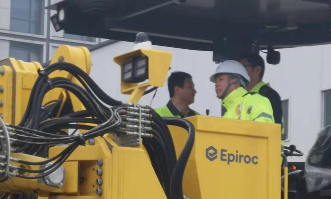 巨型工匠的战斗技巧是什么？如何快速击败？