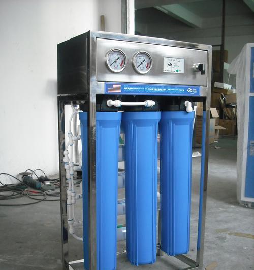 辐射4中安装纯水处理器的步骤是什么？
