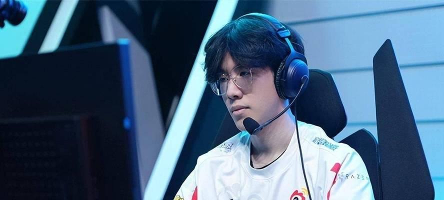 小苍的英雄联盟战队名称是什么？战队成员有哪些？
