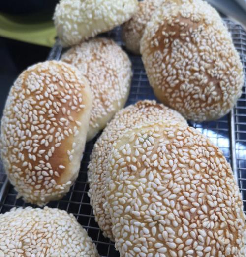 地下城香酥饼制作流程是什么？需要哪些材料？