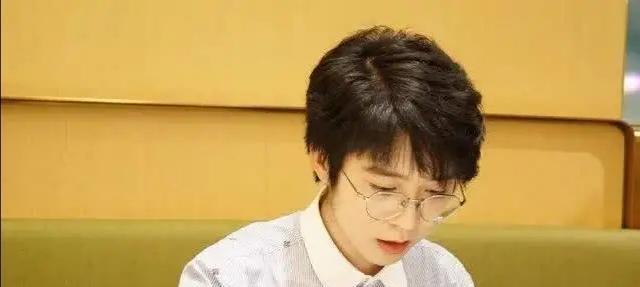 《爱心破百万，嗨氏高人气王者归来》（带你揭秘以开播十分钟爱心破百万的秘密）