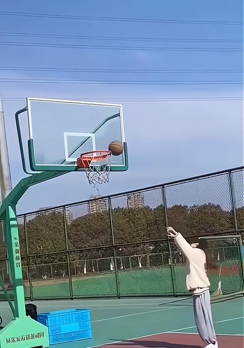 三分上篮在部落冲突中的操作方法是什么？