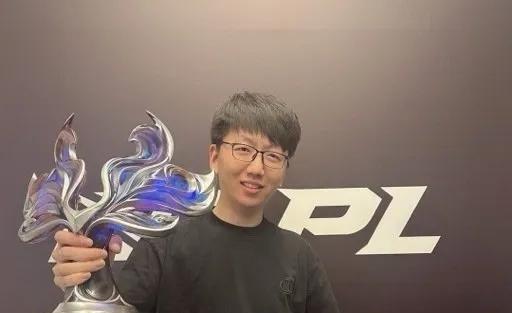 AL经理预定冠军嘲讽369！T1沦为底座，T1韩国粉丝破防狂喷GEN