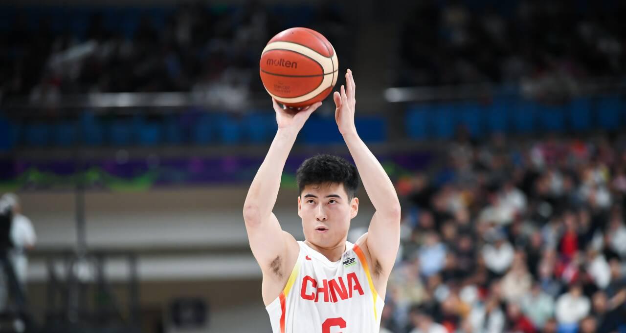 中国男篮20分大胜！廖三宁13+6+4，程帅澎高效，他让人又爱又恨